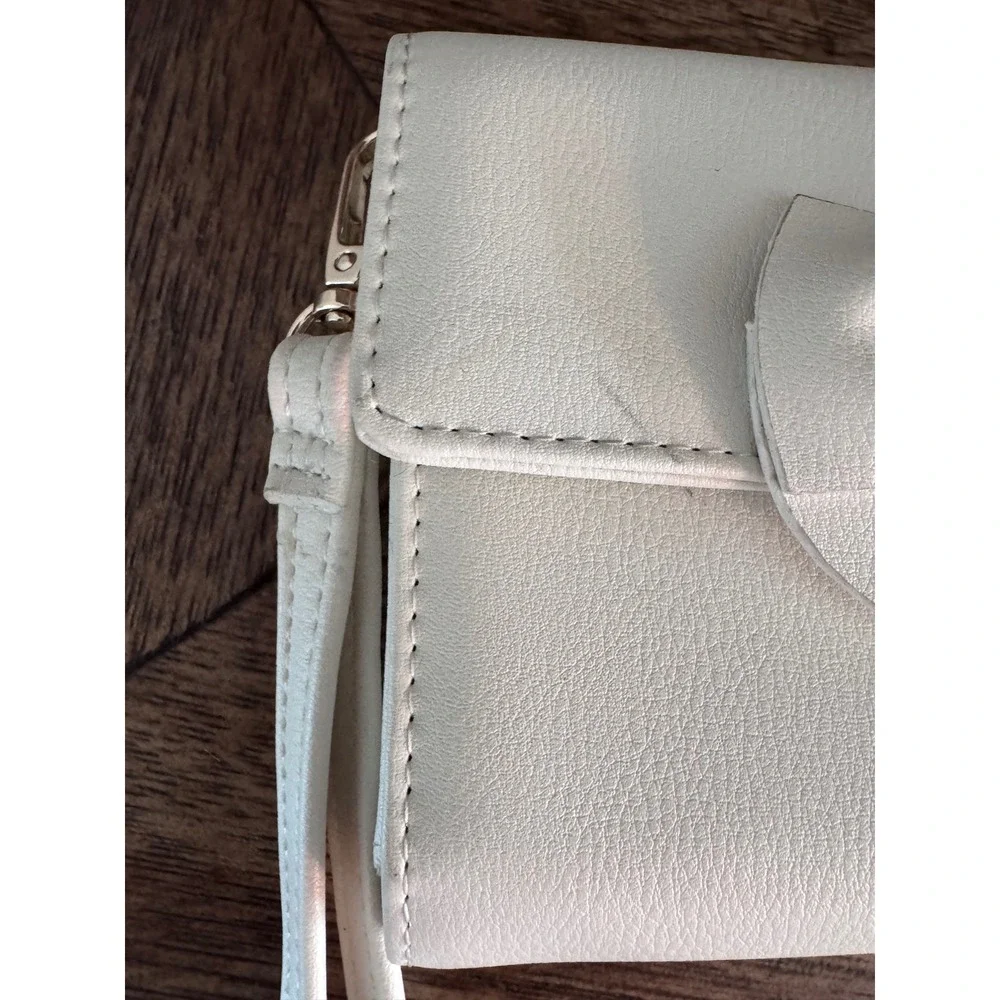 Madden Girl Cream Faux Leather Bow Wristlet Wallet Cream Gold Tone Logo